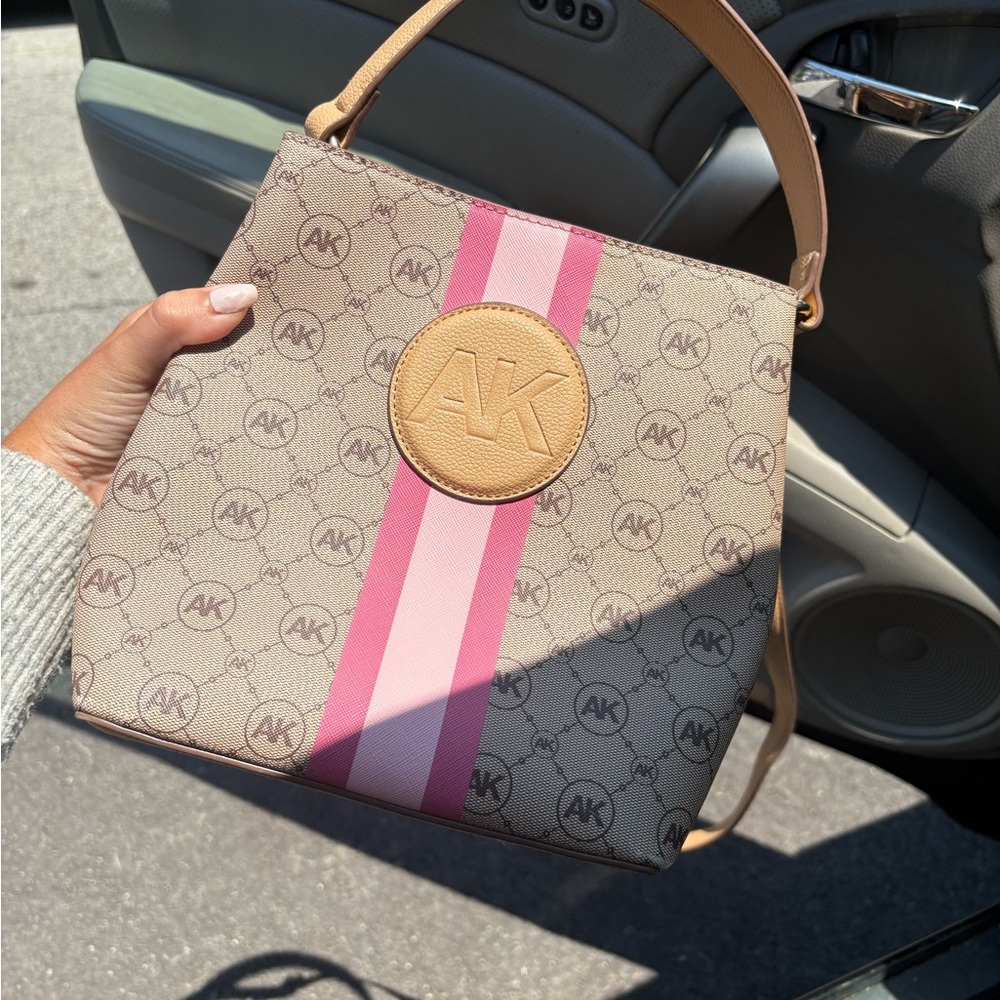 Women's Tan and Pink Shoulder Bag